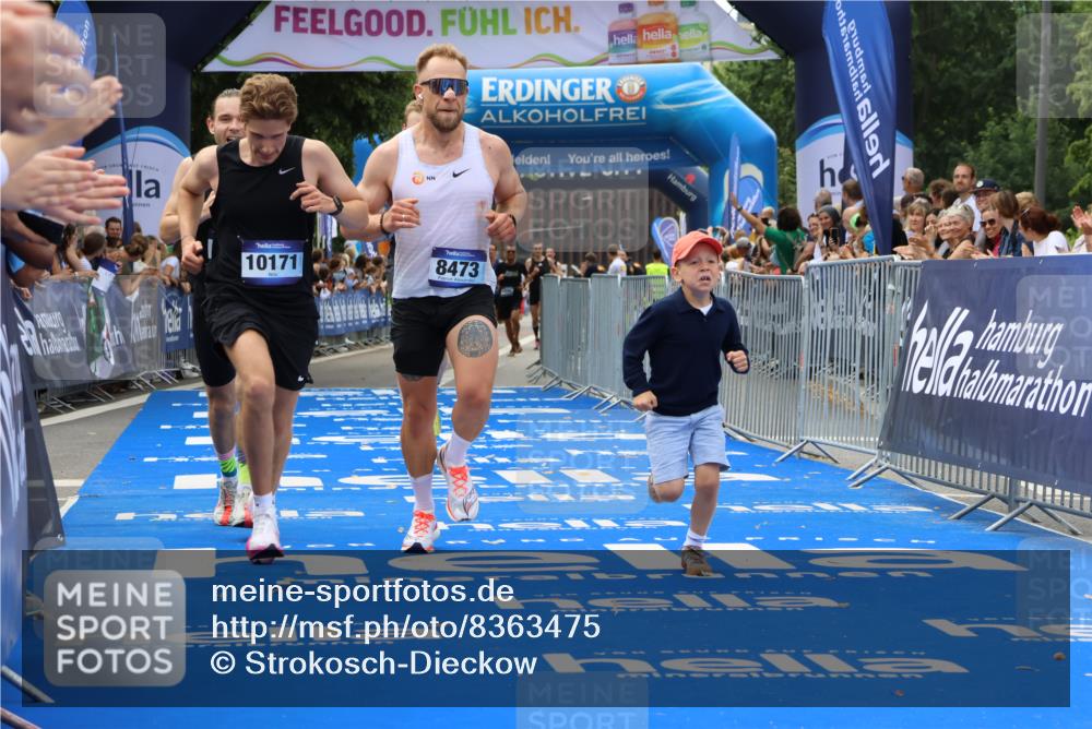 29.06.2025 - hella hamburg halbmarathon Strokosch-Dieckow http://msf.ph/oto/8363475 29.06.2025 10:29:08 Ziel 3043, 8473, 10171, 10351, 16157, 18874, 19194 meine-sportfotos.de