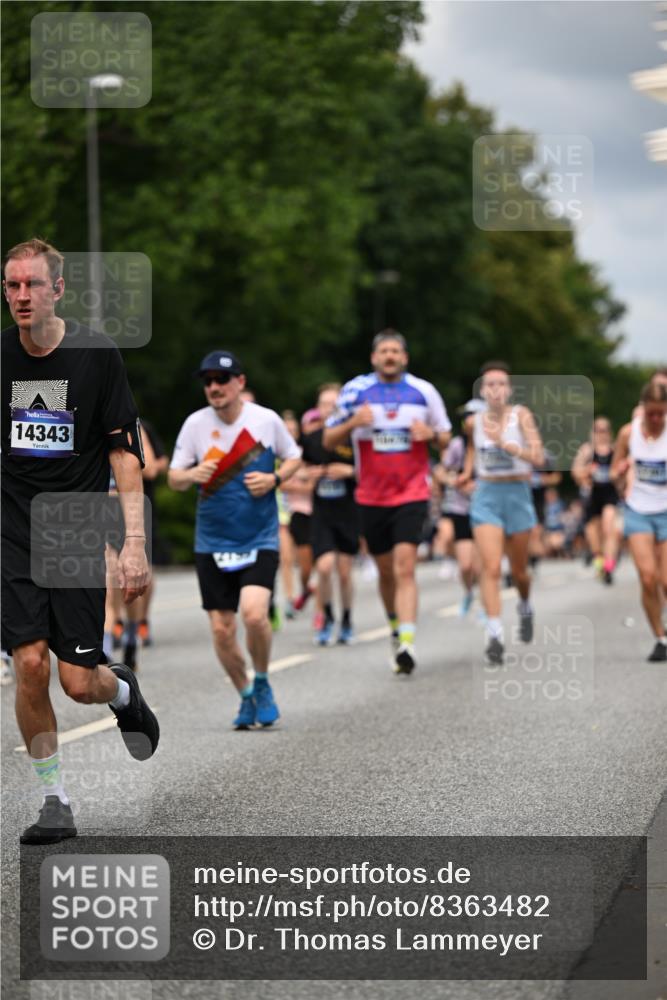 29.06.2025 - hella hamburg halbmarathon Dr. Thomas Lammeyer http://msf.ph/oto/8363482 29.06.2025 10:41:33 Kennedybrücke 56, 1022, 1118, 1276, 1339, 1488, 1490, 1597, 1819, 1952, 2104, 2199, 2272, 2480, 2552, 3165, 3230, 3714, 3873, 4347, 4442, 4618, 4733, 5146, 5224, 5560, 5640, 5940, 6243, 6584, 6804, 6821, 7085, 7202, 7235, 7544, 7707, 7823, 8315, 8758, 8843, 9054, 9055, 9288, 10024, 10112, 10159, 10476, 10762, 10798, 10919, 10931 meine-sportfotos.de