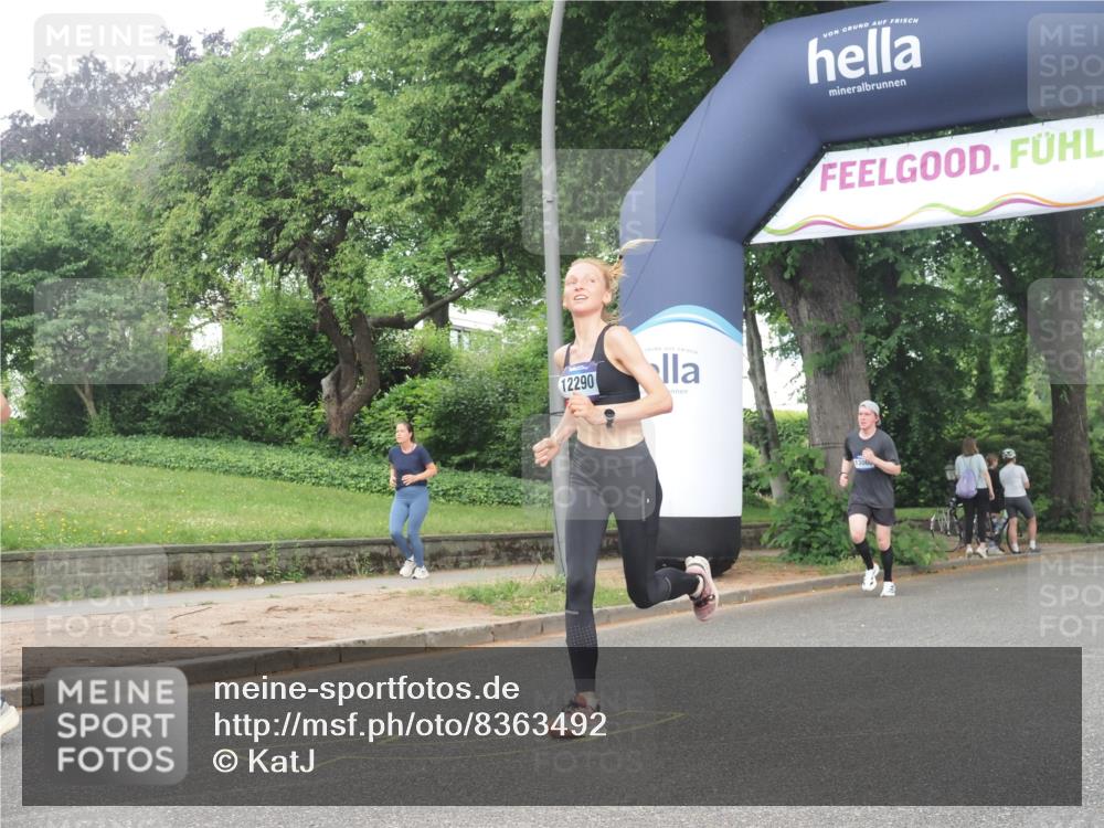 29.06.2025 - hella hamburg halbmarathon KatJ http://msf.ph/oto/8363492 29.06.2025 10:22:44 Zwischen KM18-KM19 1959, 2836, 6473 meine-sportfotos.de