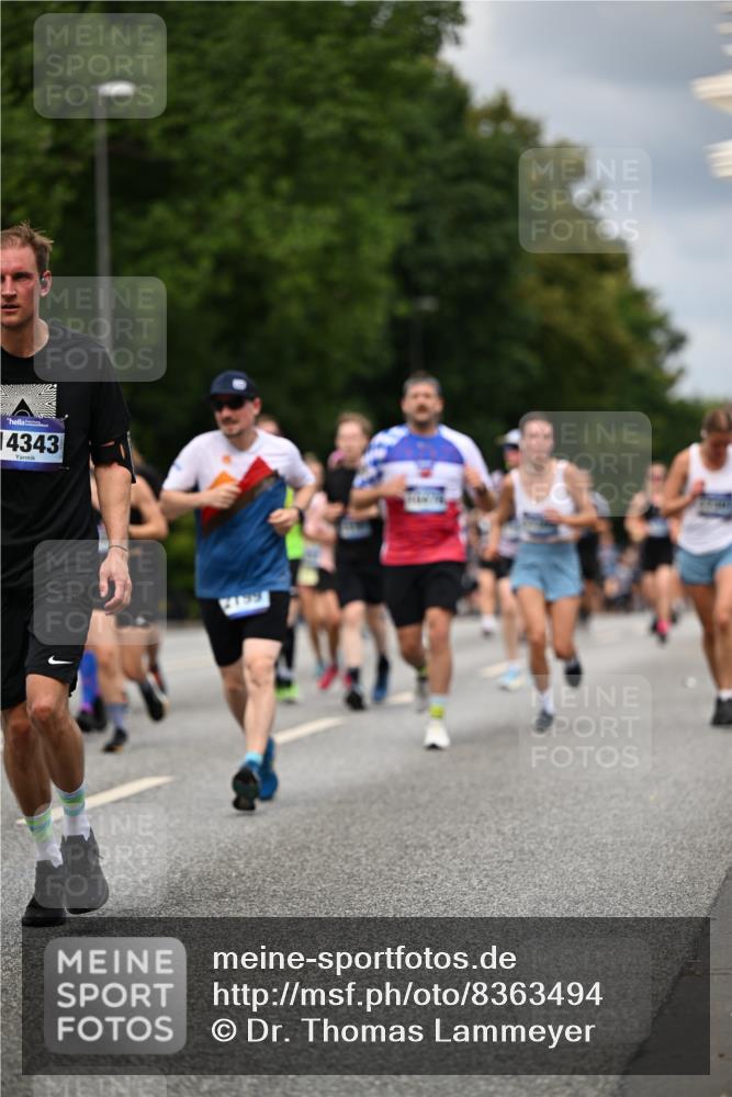 29.06.2025 - hella hamburg halbmarathon Dr. Thomas Lammeyer http://msf.ph/oto/8363494 29.06.2025 10:41:33 Kennedybrücke 56, 1022, 1118, 1276, 1339, 1488, 1490, 1597, 1819, 1952, 2104, 2199, 2272, 2480, 2552, 3165, 3230, 3714, 3873, 4347, 4442, 4618, 4733, 5146, 5224, 5560, 5640, 5940, 6243, 6584, 6804, 6821, 7085, 7202, 7235, 7544, 7707, 7823, 8315, 8758, 8843, 9054, 9055, 9288, 10024, 10112, 10159, 10476, 10762, 10798, 10919, 10931 meine-sportfotos.de
