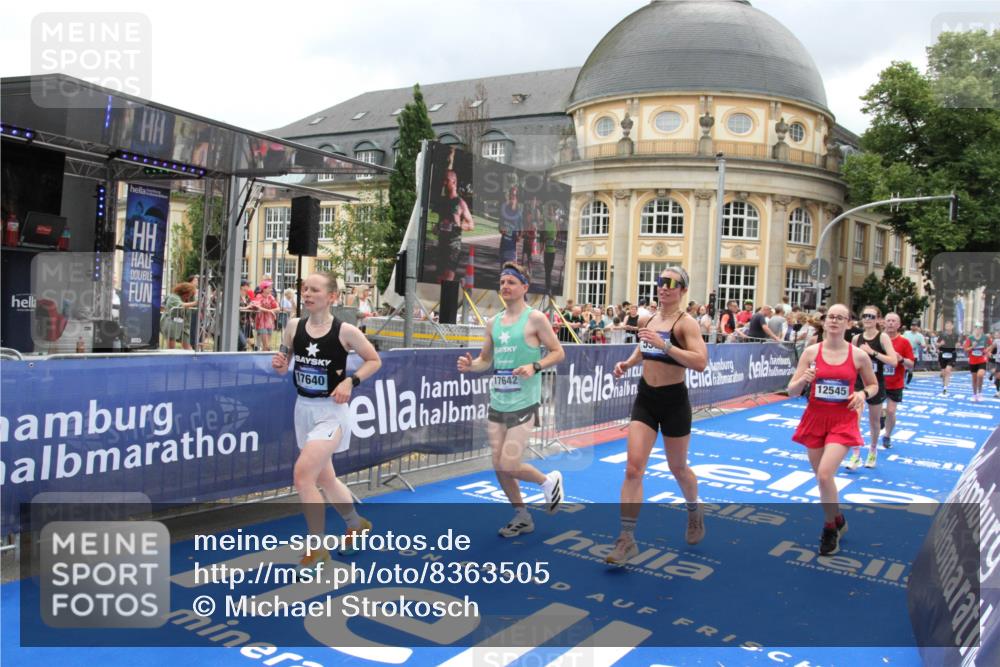 29.06.2025 - hella hamburg halbmarathon Michael Strokosch http://msf.ph/oto/8363505 29.06.2025 10:56:12 Ziel 3058, 4594, 4813, 5492, 5570, 7594, 8330, 8639, 9907, 12545, 14363, 15484, 16113, 16634, 17640, 17642, 18212 meine-sportfotos.de
