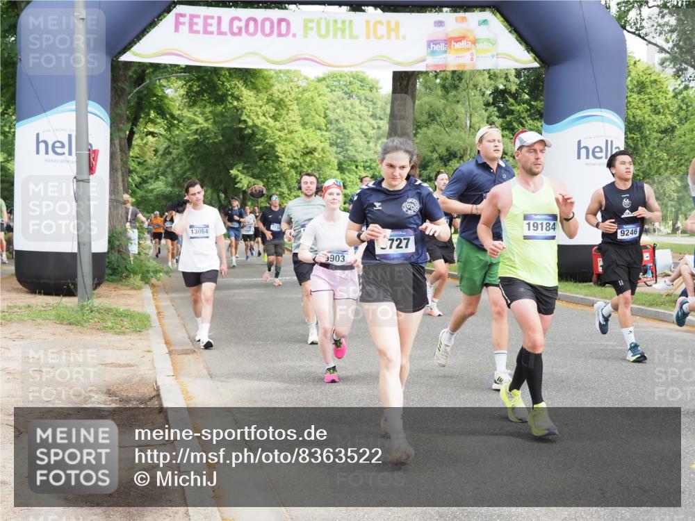 29.06.2025 - hella hamburg halbmarathon MichiJ http://msf.ph/oto/8363522 29.06.2025 10:43:29 Zwischen KM18-KM19 1972, 2083, 2741, 2982, 2996, 4152, 4594, 4813, 7037, 7547, 8968, 9246, 9727, 9903, 10093, 10133, 10408, 10665, 13064, 13474, 16121, 16434, 17758, 17828, 18117, 18125, 18208, 18867, 18899, 19184 meine-sportfotos.de