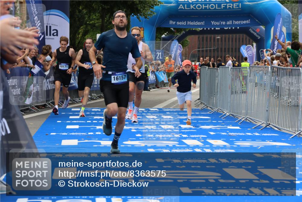 29.06.2025 - hella hamburg halbmarathon Strokosch-Dieckow http://msf.ph/oto/8363575 29.06.2025 10:29:05 Ziel 3043, 8473, 10171, 10351, 16157, 18874, 19194 meine-sportfotos.de