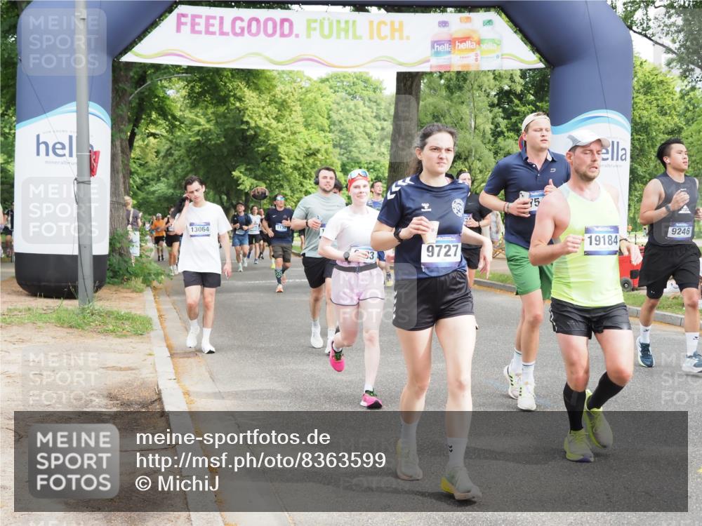 29.06.2025 - hella hamburg halbmarathon MichiJ http://msf.ph/oto/8363599 29.06.2025 10:43:30 Zwischen KM18-KM19 1972, 2083, 2250, 2741, 2982, 2996, 4152, 4594, 4813, 7037, 7547, 8968, 9246, 9727, 9903, 10093, 10133, 10408, 10665, 13064, 16121, 16434, 17828, 18117, 18208, 18867, 18899, 19184 meine-sportfotos.de