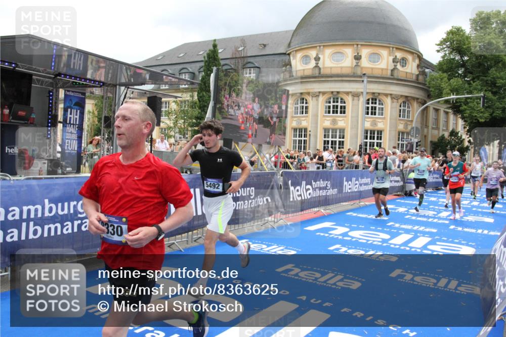 29.06.2025 - hella hamburg halbmarathon Michael Strokosch http://msf.ph/oto/8363625 29.06.2025 10:56:15 Ziel 1193, 4594, 4813, 5465, 5492, 5570, 8330, 8639, 9903, 9907, 10789, 12348, 12545, 14363, 15484, 16113, 16634, 17468, 17642, 19152 meine-sportfotos.de