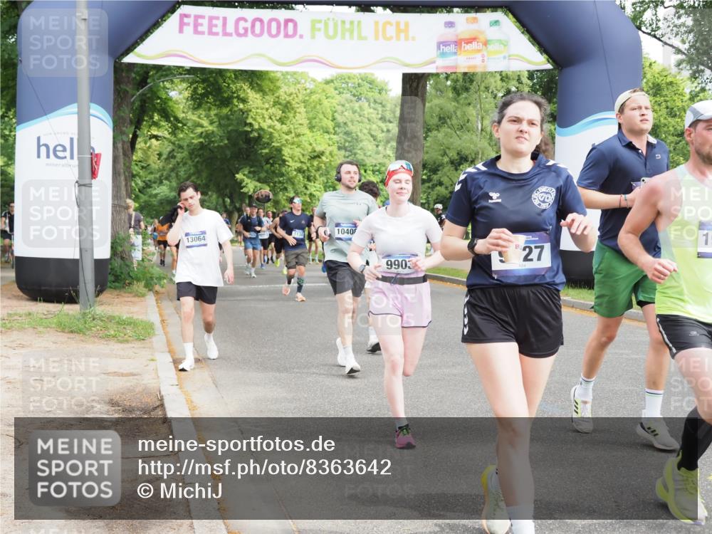 29.06.2025 - hella hamburg halbmarathon MichiJ http://msf.ph/oto/8363642 29.06.2025 10:43:30 Zwischen KM18-KM19 1972, 2083, 2250, 2741, 2982, 2996, 4152, 4594, 4813, 7037, 7547, 8968, 9246, 9727, 9903, 10093, 10133, 10408, 10665, 13064, 16121, 16434, 17828, 18117, 18208, 18867, 18899, 19184 meine-sportfotos.de