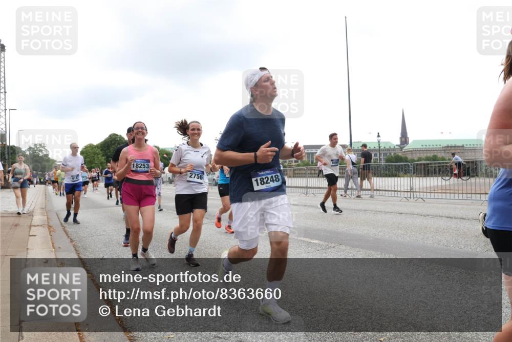 29.06.2025 - hella hamburg halbmarathon Lena Gebhardt http://msf.ph/oto/8363660 29.06.2025 10:48:30 Lombardsbrücke 6147, 18253, 2756, 18248, 1142, 1157, 1167, 1174, 1175, 1584, 1645, 1701, 2037, 2195, 2418, 2437, 2438, 2475, 2627, 2650, 2716, 2756, 2909, 2958, 3224, 3320, 3468, 3504, 3661, 3679, 3933, 4327, 4588, 5010, 5585, 5781, 5952, 6143, 7203, 7393, 7394, 7532, 7947, 7948, 8461, 8521, 8719, 8760, 8948, 9775, 9787, 9921, 10059, 10145, 10204, 10366, 10654, 10656, 10794, 11364, 11365, 11548, 11742, 11781, 13814, 13845, 15715, 16498, 16499, 16701 meine-sportfotos.de