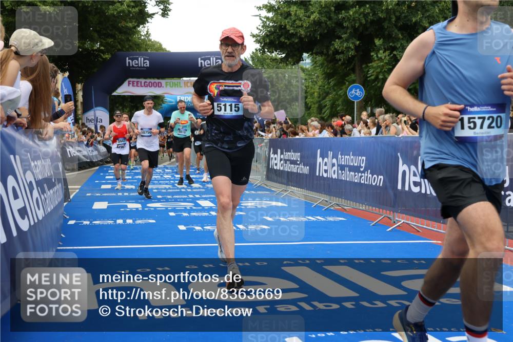29.06.2025 - hella hamburg halbmarathon Strokosch-Dieckow http://msf.ph/oto/8363669 29.06.2025 10:50:47 Ziel 1466, 2234, 2788, 3654, 3947, 4839, 5018, 5115, 6712, 7052, 7134, 7952, 8205, 8657, 10750, 11356, 11551, 13701, 15395, 15426, 15643, 15720, 17129, 17908, 18182, 18229, 18370, 18820 meine-sportfotos.de