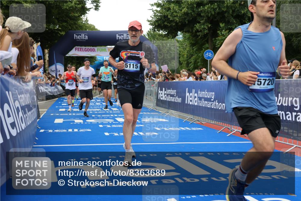 29.06.2025 - hella hamburg halbmarathon Strokosch-Dieckow http://msf.ph/oto/8363689 29.06.2025 10:50:47 Ziel 1466, 2234, 2788, 3654, 3947, 4839, 5018, 5115, 6712, 7052, 7134, 7952, 8205, 8657, 10750, 11356, 11551, 13701, 15395, 15426, 15643, 15720, 17129, 17908, 18182, 18229, 18370, 18820 meine-sportfotos.de