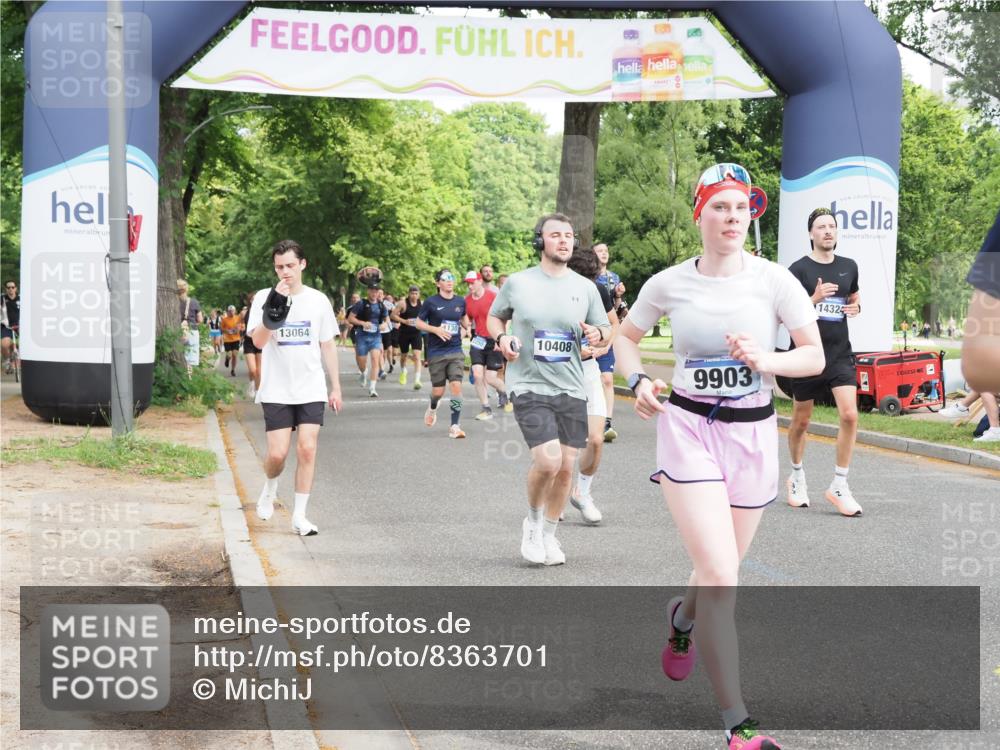 29.06.2025 - hella hamburg halbmarathon MichiJ http://msf.ph/oto/8363701 29.06.2025 10:43:31 Zwischen KM18-KM19 1972, 2083, 2250, 2741, 2982, 2996, 4594, 4813, 5492, 7547, 8968, 9246, 9727, 9903, 10093, 10133, 10408, 10665, 13064, 14737, 16434, 17828, 18117, 18208, 18867, 18899, 19184 meine-sportfotos.de