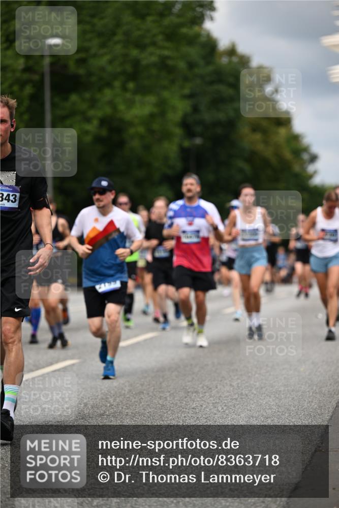 29.06.2025 - hella hamburg halbmarathon Dr. Thomas Lammeyer http://msf.ph/oto/8363718 29.06.2025 10:41:33 Kennedybrücke 56, 1022, 1118, 1276, 1339, 1488, 1490, 1597, 1819, 1952, 2104, 2199, 2272, 2480, 2552, 3165, 3230, 3714, 3873, 4347, 4442, 4618, 4733, 5146, 5224, 5560, 5640, 5940, 6243, 6584, 6804, 6821, 7085, 7202, 7235, 7544, 7707, 7823, 8315, 8758, 8843, 9054, 9055, 9288, 10024, 10112, 10159, 10476, 10762, 10798, 10919, 10931 meine-sportfotos.de