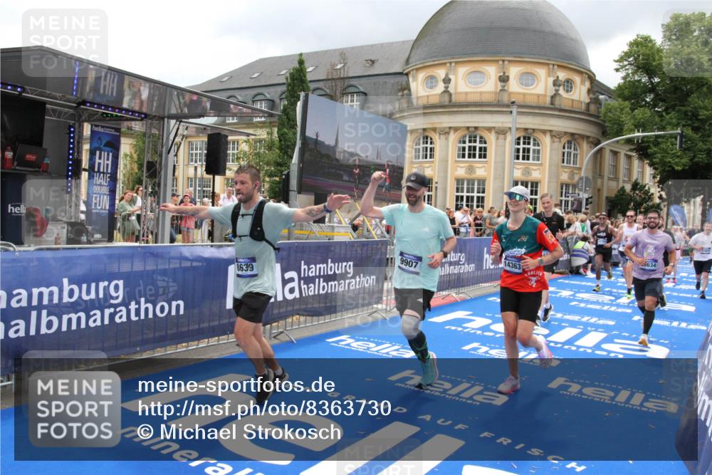 29.06.2025 - hella hamburg halbmarathon Michael Strokosch http://msf.ph/oto/8363730 29.06.2025 10:56:17 Ziel 1193, 5465, 5492, 7547, 8330, 8639, 9903, 9907, 10789, 12348, 14363, 15484, 16113, 16634, 17468, 19152 meine-sportfotos.de