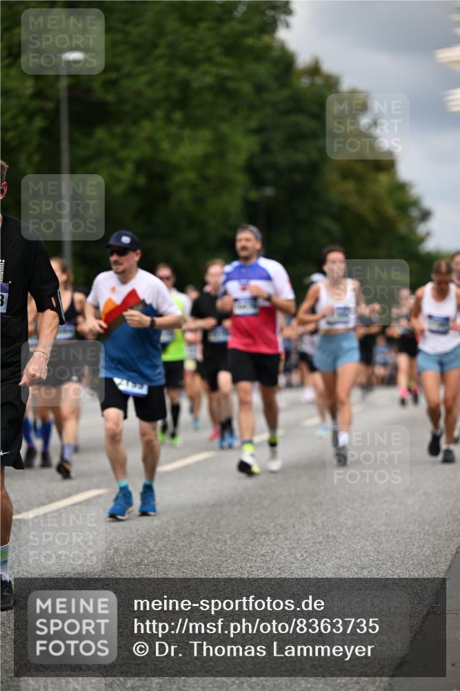 29.06.2025 - hella hamburg halbmarathon Dr. Thomas Lammeyer http://msf.ph/oto/8363735 29.06.2025 10:41:34 Kennedybrücke 56, 1022, 1118, 1276, 1339, 1490, 1597, 1819, 1952, 2031, 2104, 2199, 2272, 2480, 2552, 3165, 3230, 3714, 3873, 4347, 4442, 4618, 4733, 5146, 5224, 5640, 5940, 6243, 6584, 6804, 6821, 7085, 7202, 7235, 7544, 7707, 7823, 8315, 8499, 8758, 8843, 9054, 9055, 9288, 10024, 10112, 10159, 10476, 10762, 10798, 10919, 10931 meine-sportfotos.de