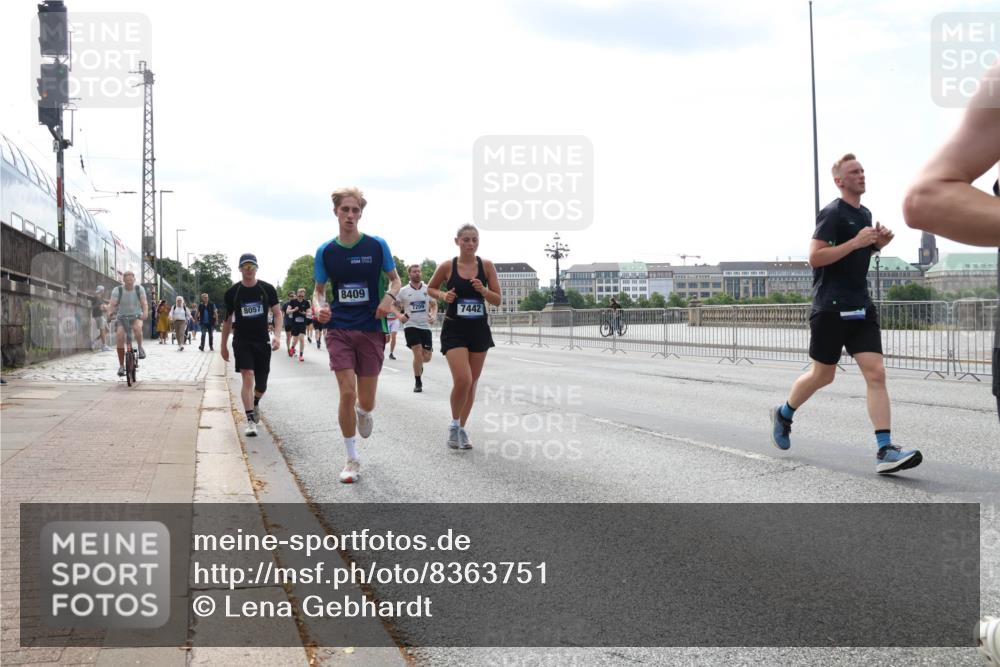 29.06.2025 - hella hamburg halbmarathon Lena Gebhardt http://msf.ph/oto/8363751 29.06.2025 10:14:20 Lombardsbrücke 8409, 8057, 7209, 7442, 1194, 1406, 1480, 1890, 2494, 2990, 3020, 3154, 3756, 3834, 3939, 4032, 4962, 5670, 6028, 6083, 6089, 6287, 6366, 6710, 7209, 7442, 7802, 7840, 7991, 8001, 8057, 8147, 8409, 8892, 9845, 9886, 10224, 10442, 10443, 10610, 11987, 12467, 12938, 13237, 13285, 13788, 14488, 15482, 15840, 16126, 17439, 17985, 18041, 18236, 18239 meine-sportfotos.de