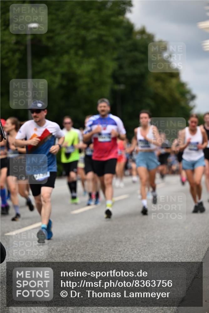 29.06.2025 - hella hamburg halbmarathon Dr. Thomas Lammeyer http://msf.ph/oto/8363756 29.06.2025 10:41:34 Kennedybrücke 56, 1022, 1118, 1276, 1339, 1490, 1597, 1819, 1952, 2031, 2104, 2199, 2272, 2480, 2552, 3165, 3230, 3714, 3873, 4347, 4442, 4618, 4733, 5146, 5224, 5640, 5940, 6243, 6584, 6804, 6821, 7085, 7202, 7235, 7544, 7707, 7823, 8315, 8499, 8758, 8843, 9054, 9055, 9288, 10024, 10112, 10159, 10476, 10762, 10798, 10919, 10931 meine-sportfotos.de