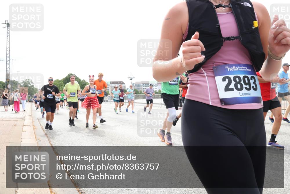 29.06.2025 - hella hamburg halbmarathon Lena Gebhardt http://msf.ph/oto/8363757 29.06.2025 10:39:22 Lombardsbrücke 2998, 16866, 14871, 16884, 0516, 2893, 1736, 1451, 1760, 1856, 1883, 2092, 2524, 2534, 2571, 2574, 2578, 2843, 2893, 2998, 3275, 3307, 3353, 3727, 3745, 4257, 4320, 4410, 4523, 4603, 4609, 4659, 4855, 4882, 5045, 5701, 6062, 6112, 6321, 6342, 6343, 6427, 6611, 6719, 6726, 6748, 7053, 7199, 7341, 7501, 7506, 7524, 7589, 7684, 7815, 8203, 8243, 8457, 8783, 8995, 9393, 9420, 9446, 9569, 9698, 9747, 9777, 9974, 9977, 10001, 10072, 10315, 10512, 10516, 13060 meine-sportfotos.de