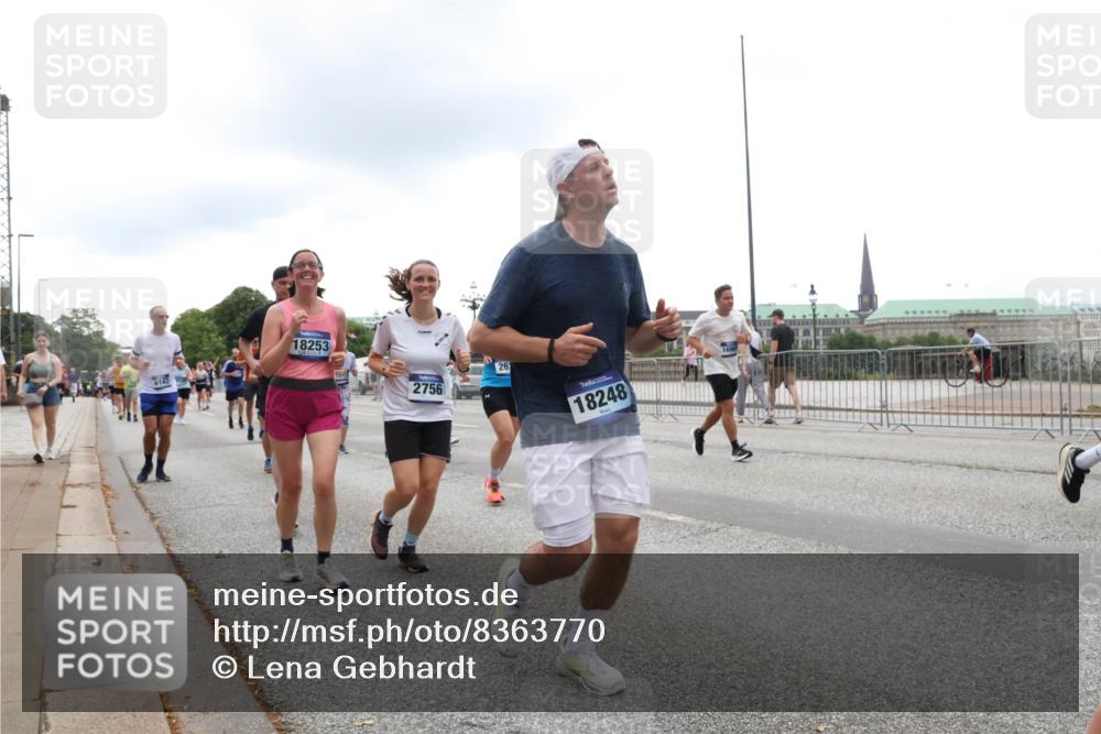 29.06.2025 - hella hamburg halbmarathon Lena Gebhardt http://msf.ph/oto/8363770 29.06.2025 10:48:30 Lombardsbrücke 18253, 6143, 2756, 26, 18248, 1696, 1142, 1157, 1167, 1174, 1175, 1584, 1645, 1701, 2037, 2195, 2418, 2437, 2438, 2475, 2627, 2650, 2716, 2756, 2909, 2958, 3224, 3320, 3468, 3504, 3661, 3679, 3933, 4327, 4588, 5010, 5585, 5781, 5952, 6143, 7203, 7393, 7394, 7532, 7947, 7948, 8461, 8521, 8719, 8760, 8948, 9775, 9787, 9921, 10059, 10145, 10204, 10366, 10654, 10656, 10794, 11364, 11365, 11548, 11742, 11781, 13814, 13845, 15715, 16498, 16499, 16701 meine-sportfotos.de