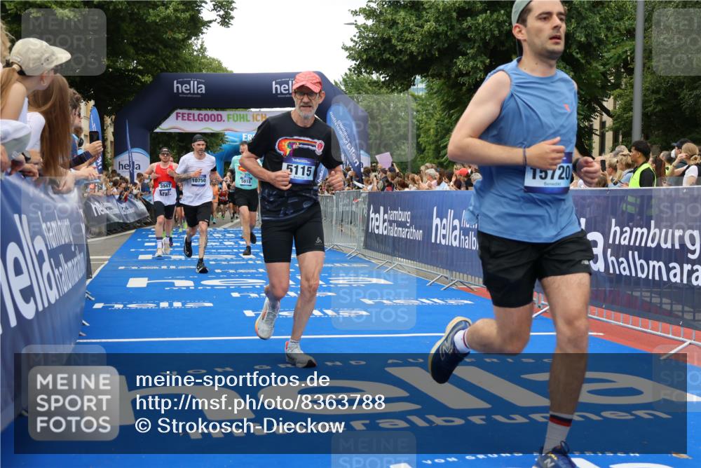 29.06.2025 - hella hamburg halbmarathon Strokosch-Dieckow http://msf.ph/oto/8363788 29.06.2025 10:50:47 Ziel 1466, 2234, 2788, 3654, 3947, 4839, 5018, 5115, 6712, 7052, 7134, 7952, 8205, 8657, 10750, 11356, 11551, 13701, 15395, 15426, 15643, 15720, 17129, 17908, 18182, 18229, 18370, 18820 meine-sportfotos.de