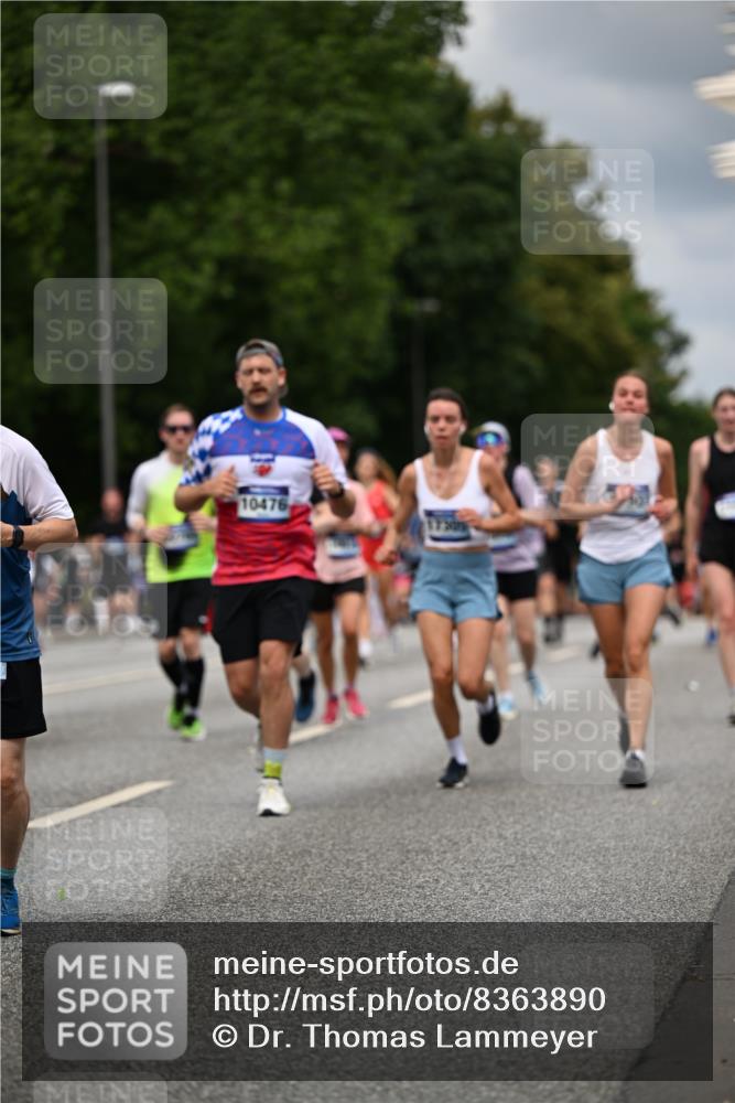 29.06.2025 - hella hamburg halbmarathon Dr. Thomas Lammeyer http://msf.ph/oto/8363890 29.06.2025 10:41:35 Kennedybrücke 56, 1022, 1118, 1276, 1339, 1490, 1597, 1819, 2031, 2104, 2199, 2272, 2480, 2552, 3165, 3230, 3714, 3873, 4347, 4442, 4618, 4733, 5146, 5224, 5640, 5940, 6243, 6584, 6804, 6821, 7085, 7202, 7235, 7544, 7707, 7823, 8315, 8499, 8758, 8843, 9054, 9055, 9288, 10024, 10112, 10159, 10476, 10762, 10798, 10919, 10931 meine-sportfotos.de
