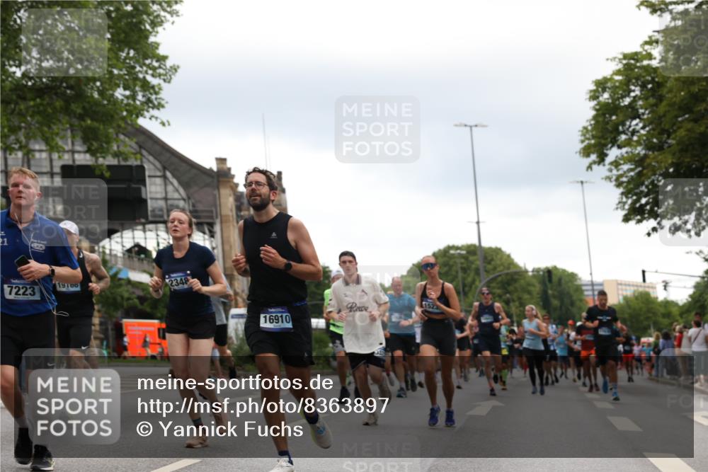29.06.2025 - hella hamburg halbmarathon Yannick Fuchs http://msf.ph/oto/8363897 29.06.2025 10:53:19 20KM 2006, 2348, 2584, 2677, 2957, 2978, 3114, 3181, 3279, 3425, 3983, 4088, 4592, 4796, 5347, 5885, 6087, 6202, 6220, 6438, 6997, 7031, 7223, 7287, 8290, 10036, 10587, 10759, 10896, 10943, 11935, 11938, 12206, 12261, 12564, 12633, 12736, 12862, 13583, 13761, 14567, 14732, 14902, 14928, 14965, 15232, 15240, 15284, 15824, 16160, 16341, 16910, 16980, 17017, 17176, 17503, 17630, 18153, 18266, 18327, 18467, 18485, 18716, 19015, 19160 meine-sportfotos.de