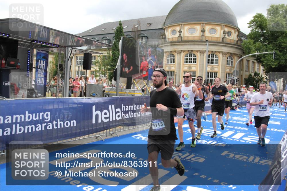 29.06.2025 - hella hamburg halbmarathon Michael Strokosch http://msf.ph/oto/8363911 29.06.2025 10:56:19 Ziel 1193, 5465, 7547, 8639, 9903, 9907, 10789, 12348, 14363, 15484, 16113, 16375, 16634, 17468, 18117, 18495, 18652, 18741, 19152 meine-sportfotos.de
