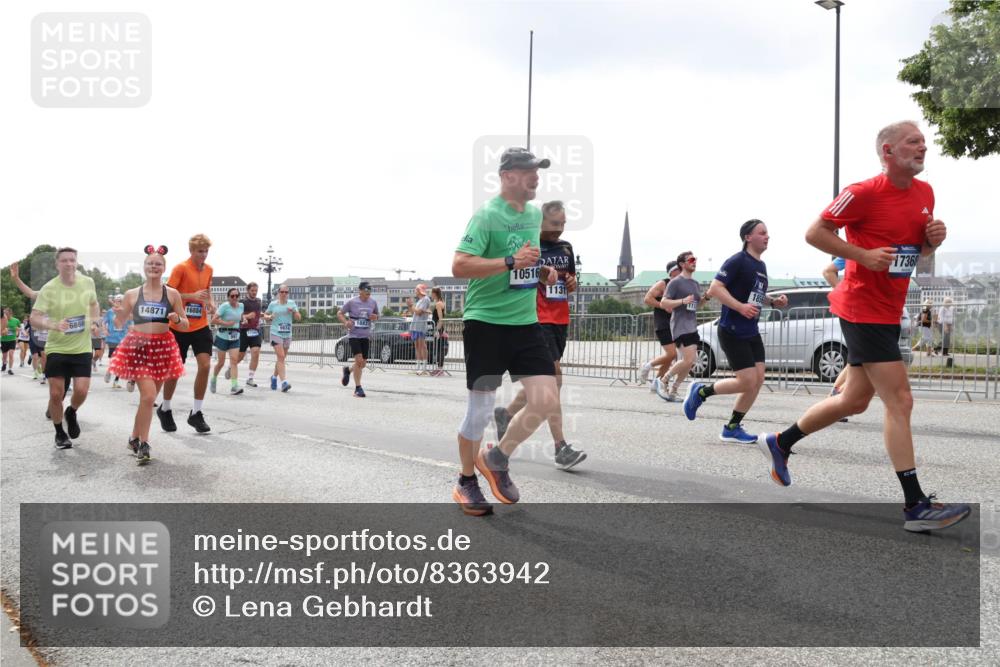 29.06.2025 - hella hamburg halbmarathon Lena Gebhardt http://msf.ph/oto/8363942 29.06.2025 10:39:23 Lombardsbrücke 6866, 340, 14871, 16884, 10516, 1131, 17368, 1760, 1856, 1883, 2092, 2524, 2534, 2571, 2574, 2578, 2843, 2893, 2998, 3275, 3307, 3353, 3727, 3745, 4410, 4523, 4603, 4609, 4659, 4855, 4882, 5045, 5701, 6062, 6112, 6321, 6342, 6343, 6427, 6428, 6611, 6719, 6726, 6748, 7053, 7199, 7341, 7501, 7506, 7524, 7589, 7684, 7815, 8203, 8243, 8457, 8783, 8995, 9393, 9420, 9446, 9569, 9698, 9747, 9777, 9974, 9977, 10001, 10072, 10315, 10512, 10516, 13060 meine-sportfotos.de