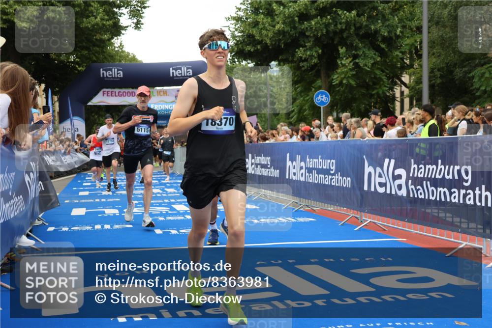 29.06.2025 - hella hamburg halbmarathon Strokosch-Dieckow http://msf.ph/oto/8363981 29.06.2025 10:50:46 Ziel 1466, 2234, 2788, 3654, 3947, 4839, 5018, 5115, 6712, 7052, 7134, 7952, 8205, 8657, 10750, 11356, 13701, 15395, 15426, 15643, 15720, 17129, 17908, 18182, 18229, 18370, 18820 meine-sportfotos.de