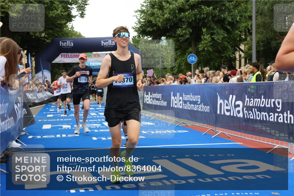 29.06.2025 - hella hamburg halbmarathon Strokosch-Dieckow http://msf.ph/oto/8364004 29.06.2025 10:50:46 Ziel 1466, 2234, 2788, 3654, 3947, 4839, 5018, 5115, 6712, 7052, 7134, 7952, 8205, 8657, 10750, 11356, 13701, 15395, 15426, 15643, 15720, 17129, 17908, 18182, 18229, 18370, 18820 meine-sportfotos.de