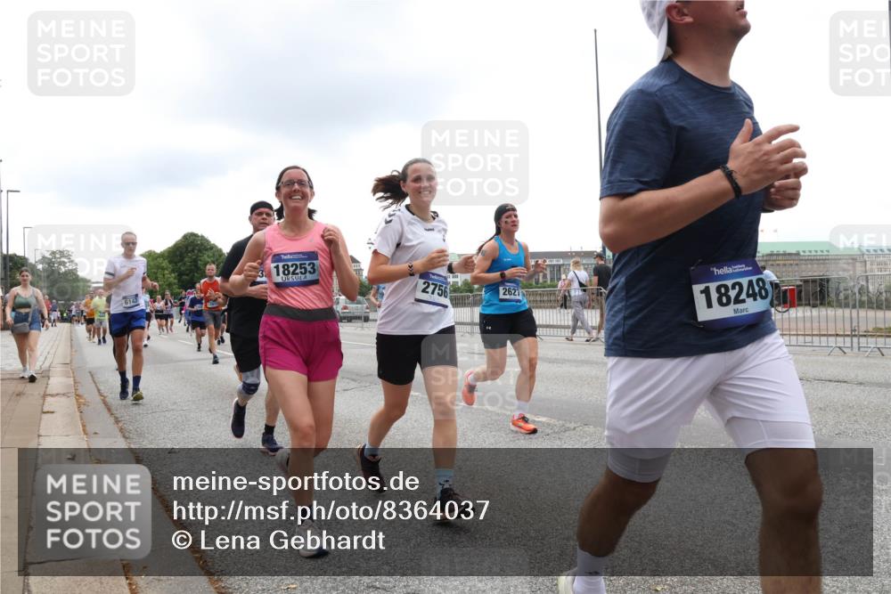 29.06.2025 - hella hamburg halbmarathon Lena Gebhardt http://msf.ph/oto/8364037 29.06.2025 10:48:31 Lombardsbrücke 6143, 18253, 2756, 2627, 18248, 1142, 1157, 1167, 1174, 1175, 1584, 1645, 1701, 2037, 2195, 2418, 2437, 2438, 2475, 2627, 2650, 2716, 2756, 2909, 2958, 3224, 3320, 3468, 3504, 3661, 3679, 3933, 4327, 4588, 5010, 5585, 5781, 5952, 6143, 7203, 7393, 7394, 7532, 7947, 7948, 8461, 8521, 8719, 8760, 8948, 9775, 9787, 9921, 10059, 10145, 10204, 10366, 10654, 10656, 11364, 11365, 11548, 11742, 11781, 13814, 13845, 15715, 16498, 16499, 16701 meine-sportfotos.de