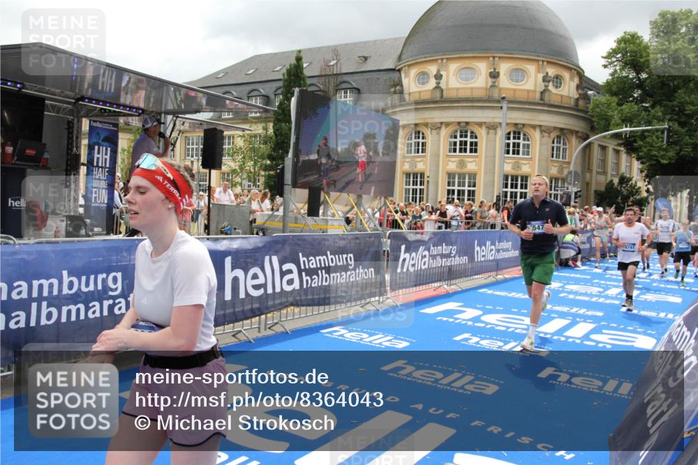 29.06.2025 - hella hamburg halbmarathon Michael Strokosch http://msf.ph/oto/8364043 29.06.2025 10:56:22 Ziel 1193, 4029, 5465, 5672, 7547, 9903, 10789, 11231, 11309, 12348, 15300, 16375, 17468, 18117, 18495, 18652, 18741, 19152 meine-sportfotos.de