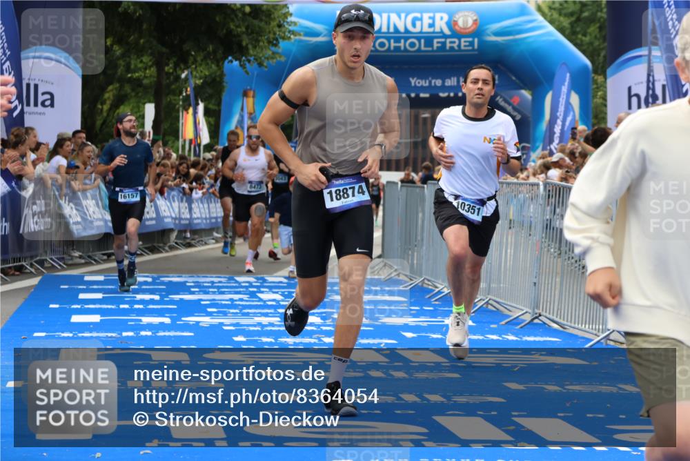 29.06.2025 - hella hamburg halbmarathon Strokosch-Dieckow http://msf.ph/oto/8364054 29.06.2025 10:29:02 Ziel 3043, 8473, 10171, 10351, 16157, 18874, 19142, 19194 meine-sportfotos.de