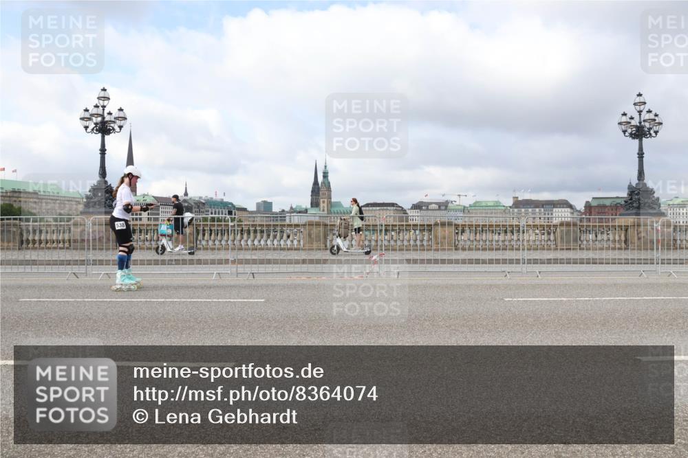 29.06.2025 - hella hamburg halbmarathon Lena Gebhardt http://msf.ph/oto/8364074 29.06.2025 09:10:49 Lombardsbrücke 538 meine-sportfotos.de
