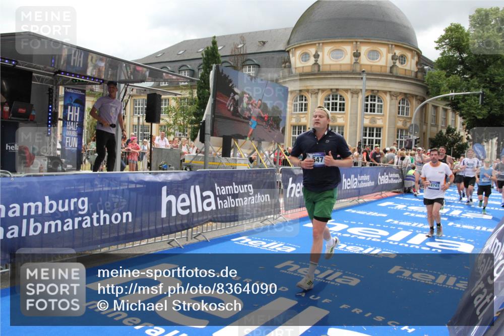 29.06.2025 - hella hamburg halbmarathon Michael Strokosch http://msf.ph/oto/8364090 29.06.2025 10:56:23 Ziel 1193, 3048, 4029, 5465, 5672, 7547, 9622, 9903, 10789, 11231, 11309, 12348, 15300, 16375, 18117, 18495, 18652, 18741, 19152 meine-sportfotos.de