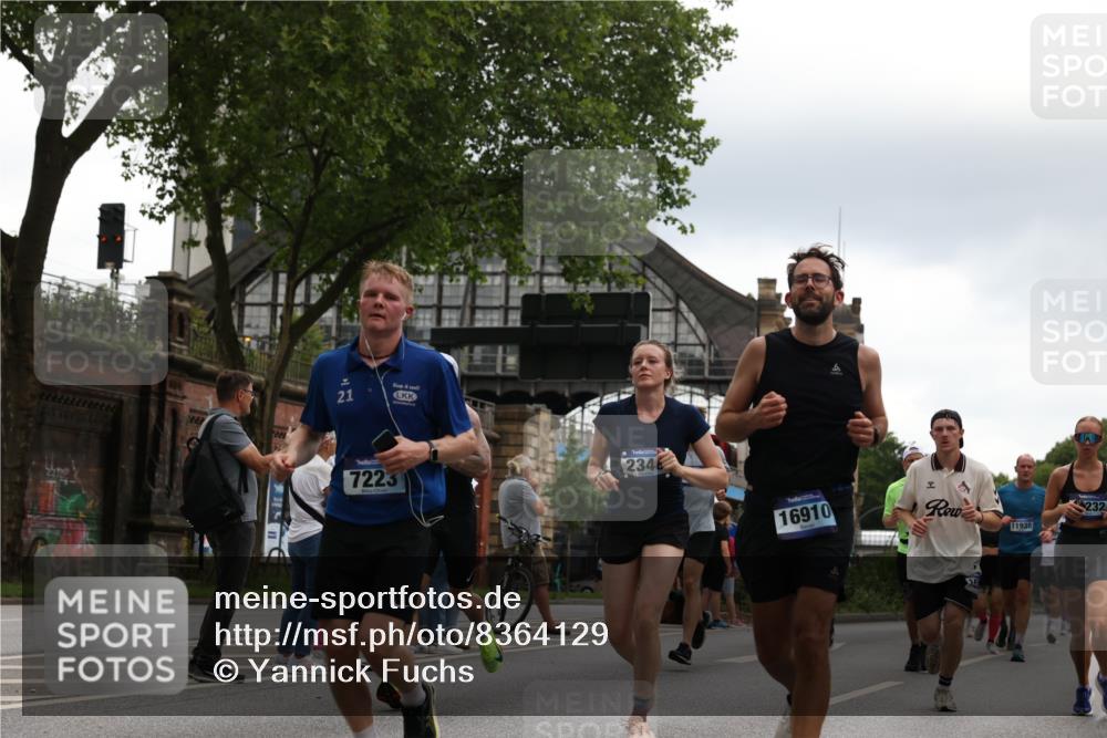 29.06.2025 - hella hamburg halbmarathon Yannick Fuchs http://msf.ph/oto/8364129 29.06.2025 10:53:19 20KM 2006, 2348, 2584, 2677, 2957, 2978, 3114, 3181, 3279, 3425, 3983, 4088, 4592, 4796, 5347, 5885, 6087, 6202, 6220, 6438, 6997, 7031, 7223, 7287, 8290, 10036, 10587, 10759, 10896, 10943, 11935, 11938, 12206, 12261, 12564, 12633, 12736, 12862, 13583, 13761, 14567, 14732, 14902, 14928, 14965, 15232, 15240, 15284, 15824, 16160, 16341, 16910, 16980, 17017, 17176, 17503, 17630, 18153, 18266, 18327, 18467, 18485, 18716, 19015, 19160 meine-sportfotos.de