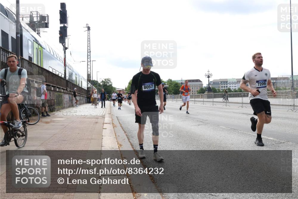 29.06.2025 - hella hamburg halbmarathon Lena Gebhardt http://msf.ph/oto/8364232 29.06.2025 10:14:22 Lombardsbrücke 8057, 7209, 1194, 1406, 1728, 1890, 2494, 2990, 3020, 3154, 3756, 3834, 3939, 4032, 4962, 5670, 6028, 6083, 6089, 6287, 6366, 6710, 7209, 7442, 7802, 7840, 7991, 8001, 8057, 8147, 8409, 8892, 9845, 9886, 10224, 10442, 10443, 10610, 11987, 12467, 12938, 13237, 13285, 13788, 14488, 15482, 15840, 16126, 17439, 17985, 18041, 18236, 18239 meine-sportfotos.de