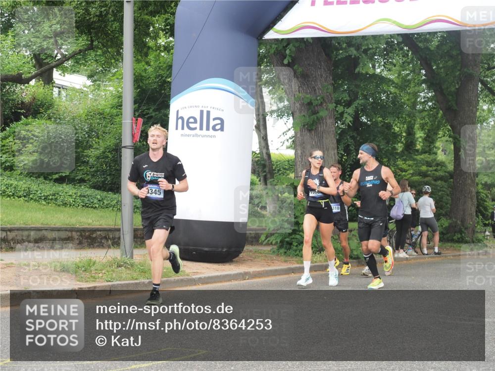 29.06.2025 - hella hamburg halbmarathon KatJ http://msf.ph/oto/8364253 29.06.2025 10:22:50 Zwischen KM18-KM19 4246 meine-sportfotos.de
