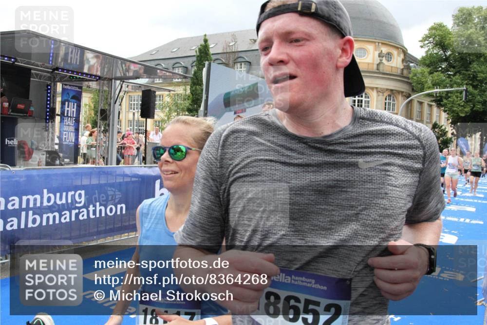 29.06.2025 - hella hamburg halbmarathon Michael Strokosch http://msf.ph/oto/8364268 29.06.2025 10:56:26 Ziel 3048, 4029, 5672, 7547, 7742, 8863, 9622, 10665, 11231, 11309, 15300, 15818, 16375, 18117, 18495, 18652, 18741 meine-sportfotos.de