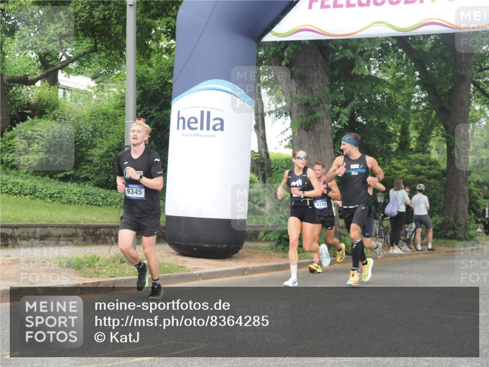 29.06.2025 - hella hamburg halbmarathon KatJ http://msf.ph/oto/8364285 29.06.2025 10:22:50 Zwischen KM18-KM19 4246 meine-sportfotos.de