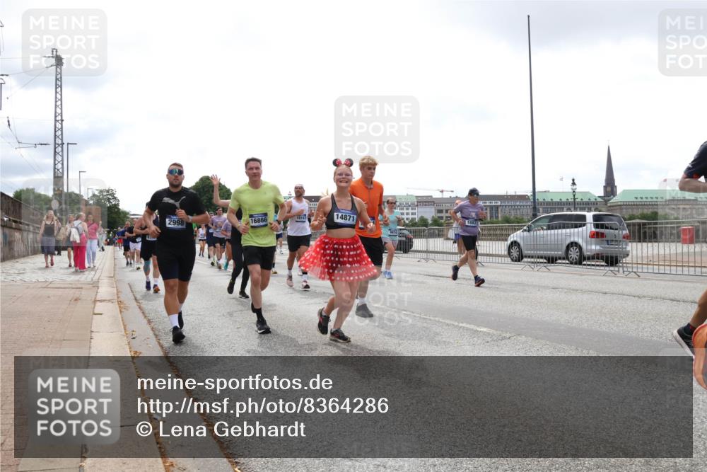29.06.2025 - hella hamburg halbmarathon Lena Gebhardt http://msf.ph/oto/8364286 29.06.2025 10:39:23 Lombardsbrücke 2998, 16866, 18167, 14871, 9974, 1760, 1856, 1883, 2092, 2524, 2534, 2571, 2574, 2578, 2843, 2893, 2998, 3275, 3307, 3353, 3727, 3745, 4410, 4523, 4603, 4609, 4659, 4855, 4882, 5045, 5701, 6062, 6112, 6321, 6342, 6343, 6427, 6428, 6611, 6719, 6726, 6748, 7053, 7199, 7341, 7501, 7506, 7524, 7589, 7684, 7815, 8203, 8243, 8457, 8783, 8995, 9393, 9420, 9446, 9569, 9698, 9747, 9777, 9974, 9977, 10001, 10072, 10315, 10512, 10516, 13060 meine-sportfotos.de