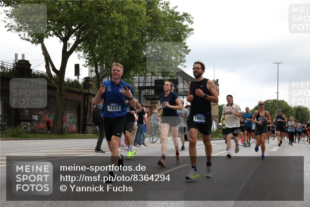 29.06.2025 - hella hamburg halbmarathon Yannick Fuchs http://msf.ph/oto/8364294 29.06.2025 10:53:20 20KM 2006, 2348, 2584, 2677, 2957, 2978, 3114, 3181, 3279, 3425, 3983, 4088, 4592, 4796, 5347, 5885, 6087, 6202, 6220, 6438, 7031, 7223, 7287, 8290, 10036, 10587, 10759, 10896, 10943, 11935, 11938, 12206, 12261, 12564, 12633, 12736, 12862, 13583, 13761, 14567, 14732, 14902, 14928, 14965, 15232, 15240, 15284, 16227, 16341, 16910, 16980, 17017, 17176, 17304, 17503, 17630, 18153, 18327, 18467, 18485, 18716, 19015, 19160 meine-sportfotos.de