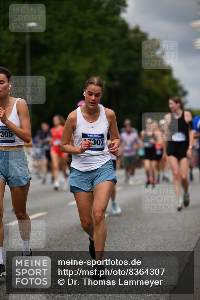 29.06.2025 - hella hamburg halbmarathon Dr. Thomas Lammeyer http://msf.ph/oto/8364307 29.06.2025 10:41:38 Kennedybrücke 56, 1022, 1118, 1276, 1337, 1339, 1799, 1819, 2016, 2031, 2104, 2199, 2272, 2480, 2552, 3165, 3230, 3873, 4347, 4442, 4618, 4733, 5146, 5224, 5640, 5940, 6243, 6584, 6821, 7085, 7124, 7235, 7544, 8499, 8758, 8843, 9054, 9055, 9288, 10024, 10112, 10159, 10476, 10762, 10798, 10919, 10931 meine-sportfotos.de