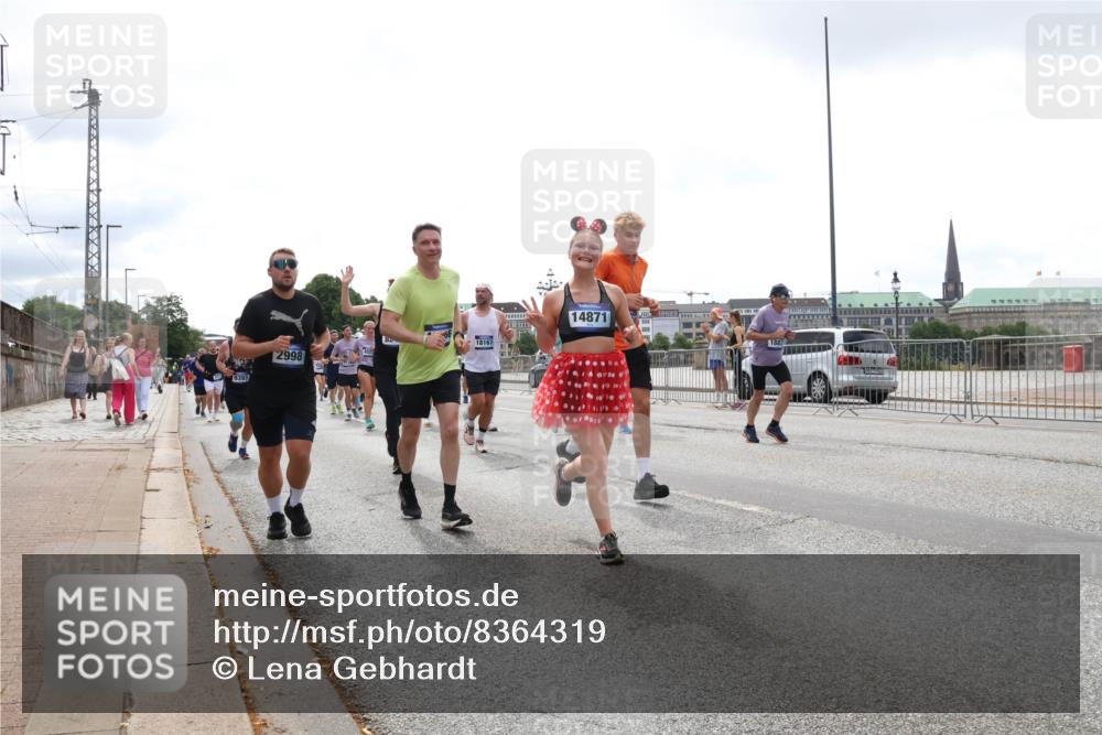 29.06.2025 - hella hamburg halbmarathon Lena Gebhardt http://msf.ph/oto/8364319 29.06.2025 10:39:23 Lombardsbrücke 9393, 2998, 4522, 18167, 14871, 1881, 1760, 1856, 1883, 2092, 2524, 2534, 2571, 2574, 2578, 2843, 2893, 2998, 3275, 3307, 3353, 3727, 3745, 4410, 4523, 4603, 4609, 4659, 4855, 4882, 5045, 5701, 6062, 6112, 6321, 6342, 6343, 6427, 6428, 6611, 6719, 6726, 6748, 7053, 7199, 7341, 7501, 7506, 7524, 7589, 7684, 7815, 8203, 8243, 8457, 8783, 8995, 9393, 9420, 9446, 9569, 9698, 9747, 9777, 9974, 9977, 10001, 10072, 10315, 10512, 10516, 13060 meine-sportfotos.de
