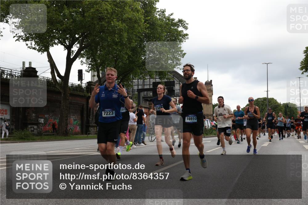 29.06.2025 - hella hamburg halbmarathon Yannick Fuchs http://msf.ph/oto/8364357 29.06.2025 10:53:20 20KM 2006, 2348, 2584, 2677, 2957, 2978, 3114, 3181, 3279, 3425, 3983, 4088, 4592, 4796, 5347, 5885, 6087, 6202, 6220, 6438, 7031, 7223, 7287, 8290, 10036, 10587, 10759, 10896, 10943, 11935, 11938, 12206, 12261, 12564, 12633, 12736, 12862, 13583, 13761, 14567, 14732, 14902, 14928, 14965, 15232, 15240, 15284, 16227, 16341, 16910, 16980, 17017, 17176, 17304, 17503, 17630, 18153, 18327, 18467, 18485, 18716, 19015, 19160 meine-sportfotos.de