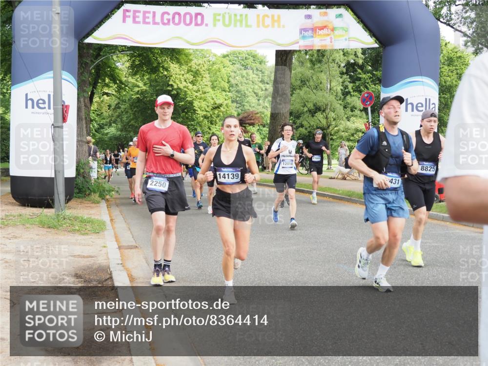 29.06.2025 - hella hamburg halbmarathon MichiJ http://msf.ph/oto/8364414 29.06.2025 10:43:36 Zwischen KM18-KM19 1130, 1485, 2250, 5492, 6399, 8825, 8968, 9246, 9903, 10408, 12014, 12196, 14139, 14737, 15090, 15125, 15431, 17665 meine-sportfotos.de