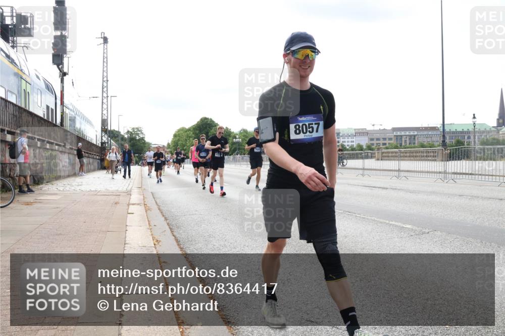 29.06.2025 - hella hamburg halbmarathon Lena Gebhardt http://msf.ph/oto/8364417 29.06.2025 10:14:23 Lombardsbrücke 16126, 7840, 8057, 1194, 1406, 1728, 1890, 2494, 2990, 3020, 3154, 3756, 3834, 3939, 4032, 4962, 5191, 5670, 6028, 6083, 6089, 6287, 6366, 6710, 7209, 7442, 7802, 7840, 7991, 8001, 8057, 8147, 8409, 8892, 9845, 9886, 10224, 10610, 11987, 12467, 12938, 13237, 13285, 13788, 14488, 15482, 15840, 16126, 17439, 17985, 18041, 18236, 18239 meine-sportfotos.de