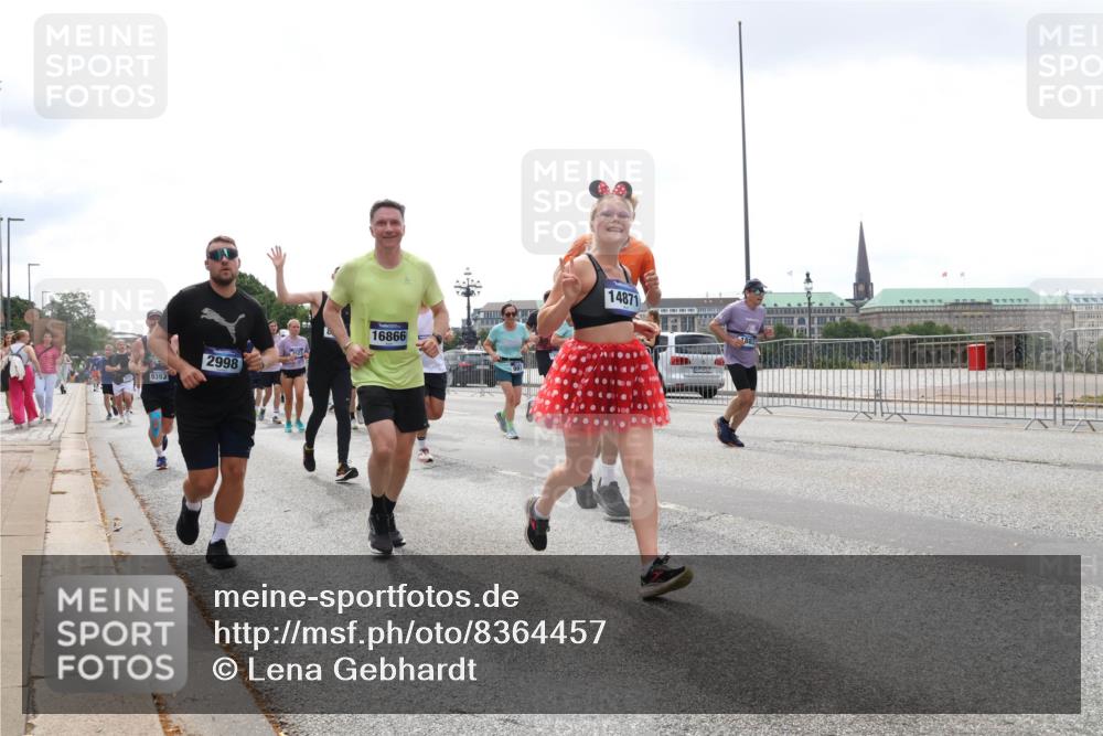 29.06.2025 - hella hamburg halbmarathon Lena Gebhardt http://msf.ph/oto/8364457 29.06.2025 10:39:24 Lombardsbrücke 9393, 2998, 16866, 14871, 1760, 1856, 1883, 2092, 2524, 2534, 2571, 2574, 2578, 2843, 2893, 2976, 2998, 3275, 3353, 3727, 3745, 4410, 4523, 4603, 4609, 4659, 4855, 4882, 5045, 5701, 6062, 6112, 6321, 6342, 6343, 6427, 6428, 6611, 6719, 6726, 6748, 7053, 7125, 7199, 7341, 7501, 7506, 7524, 7589, 7684, 7815, 8203, 8243, 8457, 8783, 8995, 9393, 9420, 9446, 9569, 9698, 9747, 9777, 9974, 9977, 10001, 10072, 10315, 10512, 10516, 13060 meine-sportfotos.de