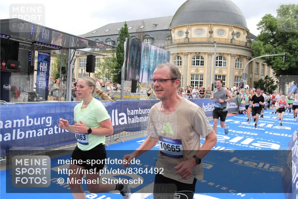 29.06.2025 - hella hamburg halbmarathon Michael Strokosch http://msf.ph/oto/8364492 29.06.2025 10:56:32 Ziel 1583, 3048, 3413, 5744, 6399, 7742, 8542, 8652, 8863, 9622, 10093, 10665, 15407, 15818, 16257, 16261, 17268, 17734, 18746, 18835 meine-sportfotos.de