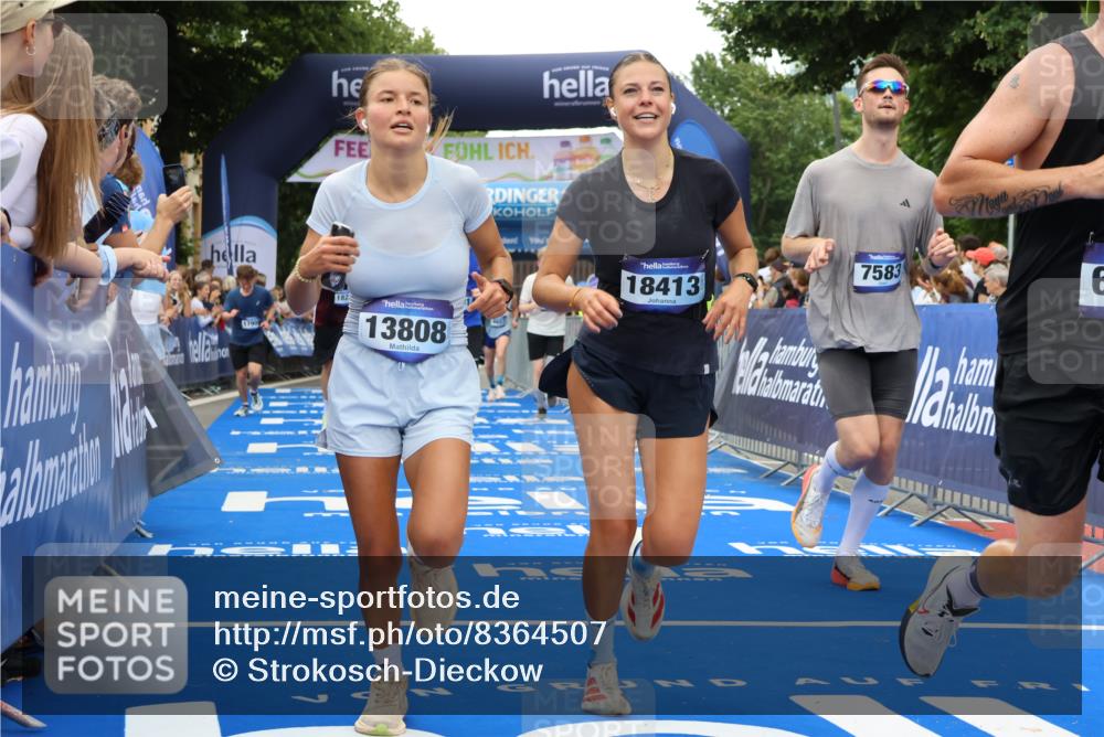 29.06.2025 - hella hamburg halbmarathon Strokosch-Dieckow http://msf.ph/oto/8364507 29.06.2025 10:50:38 Ziel 1399, 1750, 2234, 2788, 4346, 6282, 6662, 6712, 7134, 7397, 7583, 7786, 7952, 8576, 8657, 9057, 11214, 11356, 13701, 13808, 13812, 13875, 15426, 15519, 15720, 15803, 16291, 16806, 17129, 17179, 17247, 17908, 18006, 18229, 18370, 18413, 18820 meine-sportfotos.de