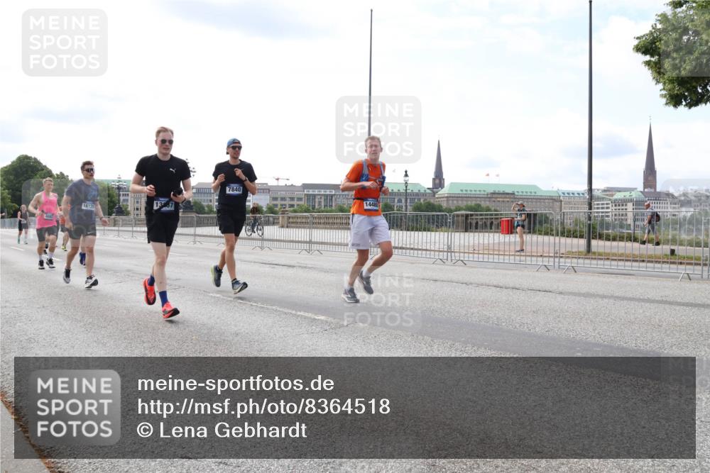 29.06.2025 - hella hamburg halbmarathon Lena Gebhardt http://msf.ph/oto/8364518 29.06.2025 10:14:25 Lombardsbrücke 16126, 13, 7840, 14488, 1194, 1406, 1728, 1890, 2494, 2990, 3020, 3154, 3756, 3834, 3939, 4032, 4962, 5191, 5670, 6028, 6083, 6089, 6287, 6366, 7209, 7442, 7802, 7840, 7991, 8001, 8057, 8147, 8409, 8892, 9556, 9663, 9709, 9845, 9886, 10224, 10610, 11987, 12467, 12938, 13237, 13285, 13788, 14488, 15482, 15840, 16126, 17439, 18041, 18236, 18239 meine-sportfotos.de
