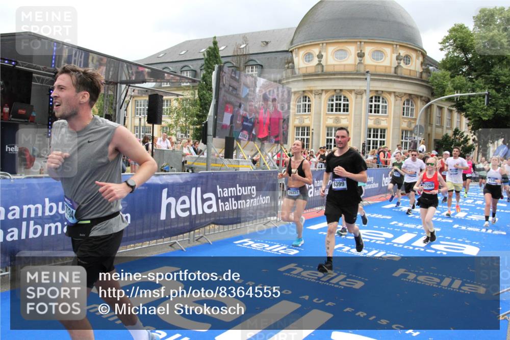 29.06.2025 - hella hamburg halbmarathon Michael Strokosch http://msf.ph/oto/8364555 29.06.2025 10:56:34 Ziel 1583, 2083, 3413, 5721, 5744, 6399, 8542, 8652, 8863, 9562, 10093, 10665, 13863, 15407, 16257, 16261, 17268, 17734, 18746, 18835, 19120 meine-sportfotos.de